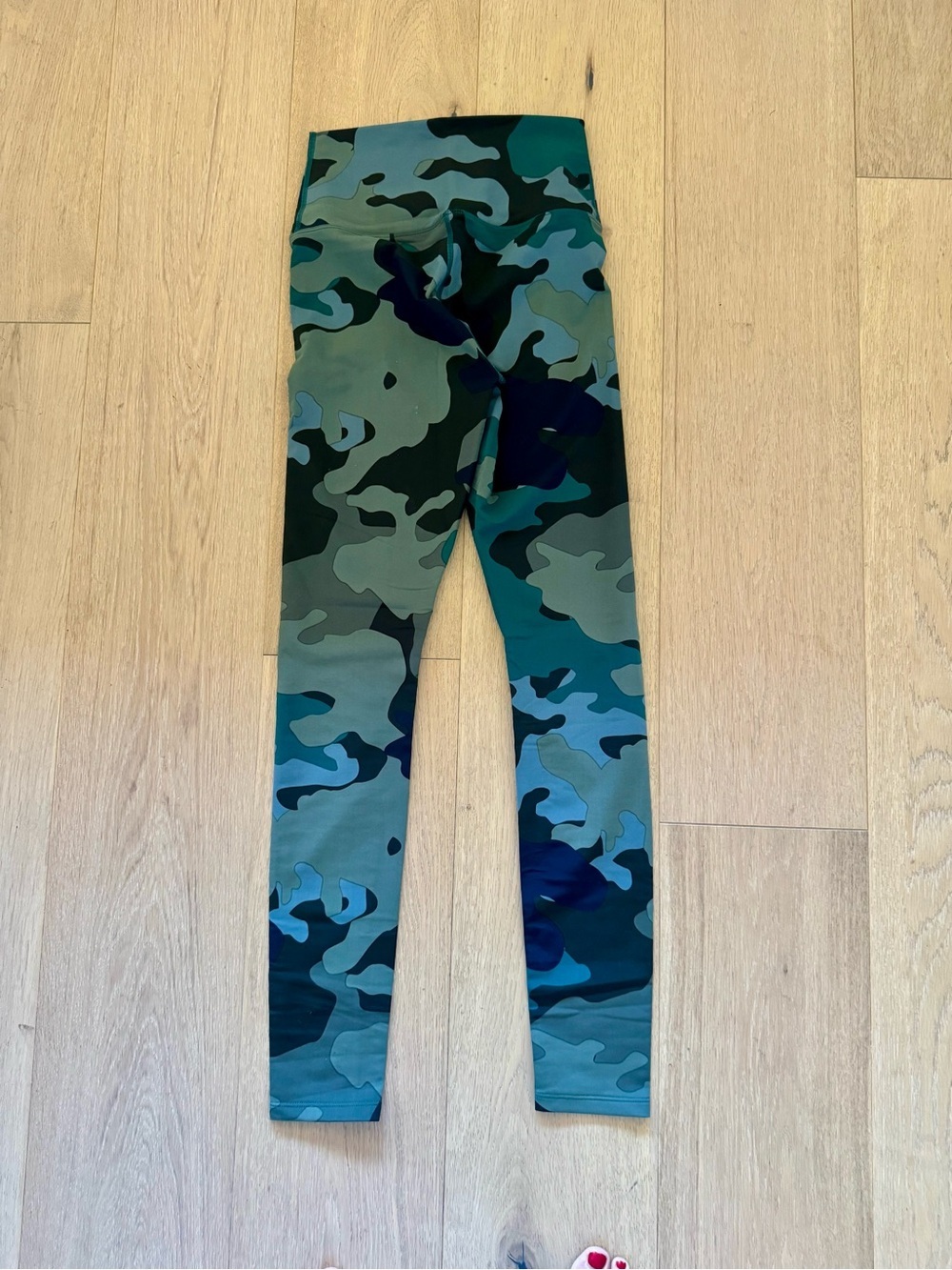 Carbon38 Teal and Black Camo Leggings - Picture 3 of 5